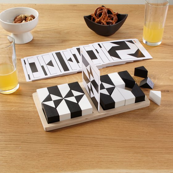 Tangram duel 'Black  &  White' 