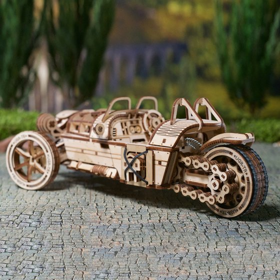 Maquette en bois véhicule à trois roues 
