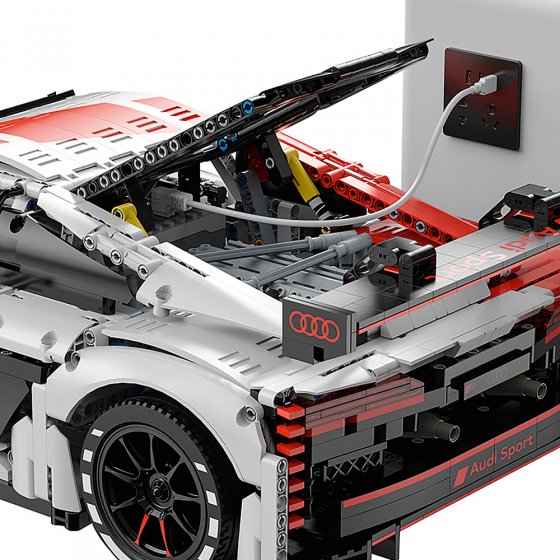 Grote bouwkit van de radiografisch bestuurbare Audi R8 