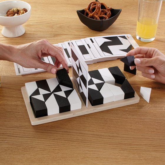 Tangram duel 'Black  &  White' 